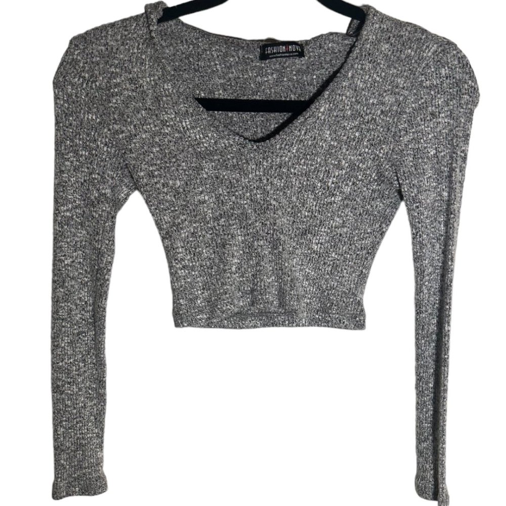 Fashion Nova cropped sweater. Size S Grey   119
